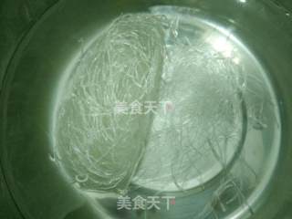 蛋饺海鲜粉丝汤的做法步骤：2