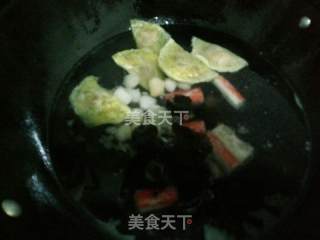 蛋饺海鲜粉丝汤的做法步骤：4