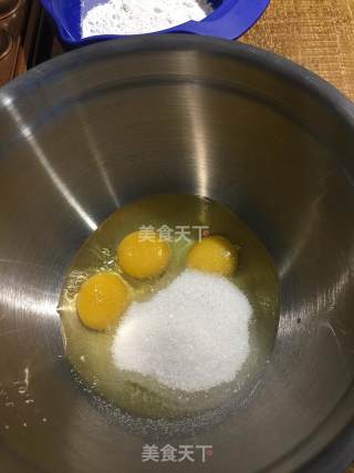 多彩棒棒糖蛋糕的做法步骤：2