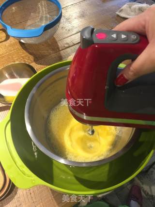 多彩棒棒糖蛋糕的做法步骤：3