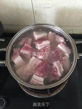 入口即化的红烧肉的做法步骤：2