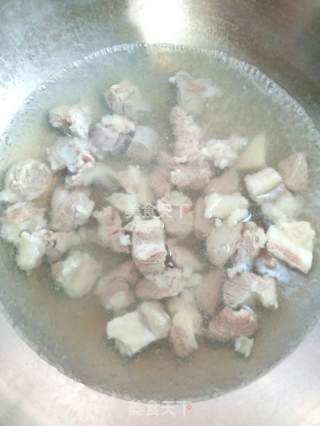 土豆胡萝卜牛肉盖饭的做法步骤：2