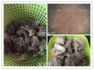 山药红萝卜煲猪骨的做法步骤：2