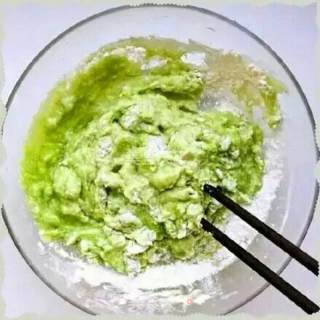 黄瓜鸡蛋早餐饼的做法步骤：3