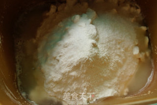 香肠肉松双拼手撕排包的做法步骤：2