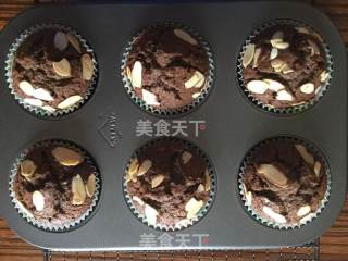 巧克力纸杯蛋糕的做法步骤：8