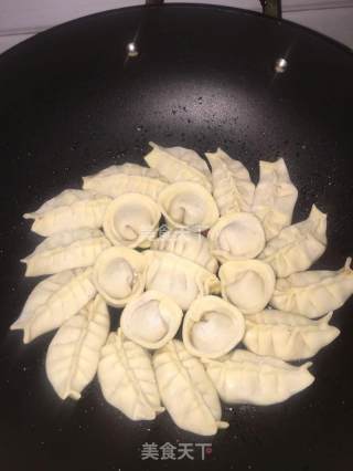 煎饺的做法步骤：4