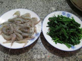 韭菜炒江白虾的做法步骤：1