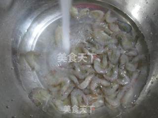 韭菜炒江白虾的做法步骤：2