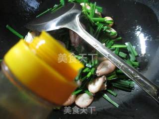 韭菜炒江白虾的做法步骤：6