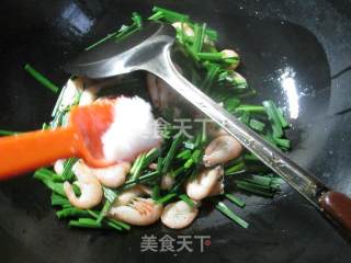 韭菜炒江白虾的做法步骤：7
