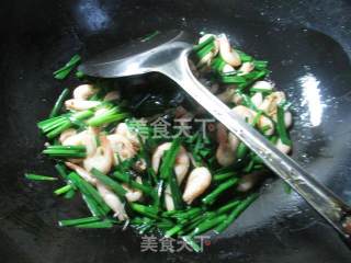 韭菜炒江白虾的做法步骤：8