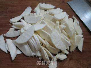 雪菜花生米炒茭白的做法步骤：2