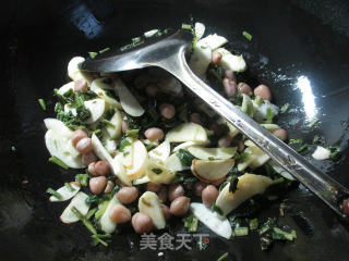 雪菜花生米炒茭白的做法步骤：5