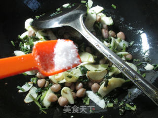 雪菜花生米炒茭白的做法步骤：7