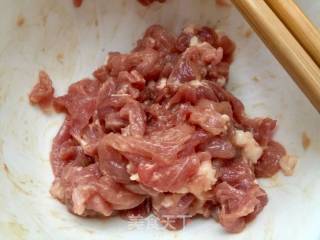 尖椒白玉菇炒肉的做法步骤：3