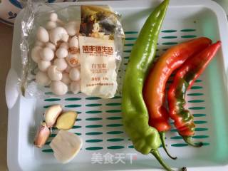 尖椒白玉菇炒肉的做法步骤：4