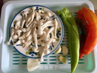 尖椒白玉菇炒肉的做法步骤：5