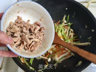尖椒白玉菇炒肉的做法步骤：12