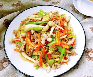 尖椒白玉菇炒肉的做法步骤：16
