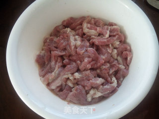 糖醋肉段的做法步骤：1