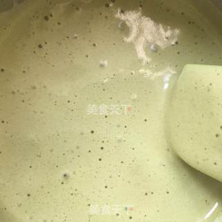 海绵抹茶蛋糕卷的做法步骤：4