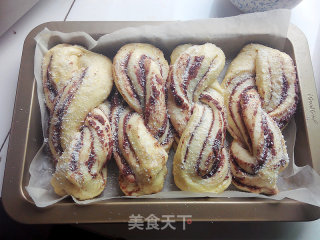 豆沙扭扭面包的做法步骤：11