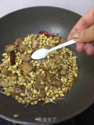 黄豆芽炒肉的做法步骤：8