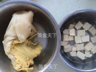 大骨头炖酸菜的做法步骤：4
