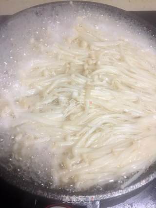 蒜蓉豆腐蒸金针菇　的做法步骤：4