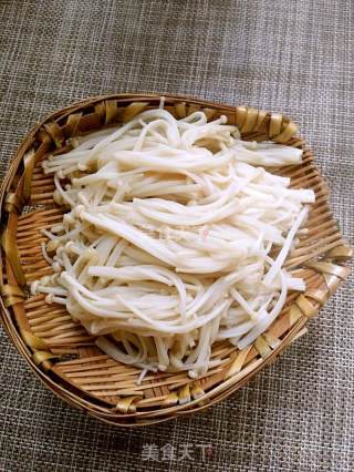 蒜蓉豆腐蒸金针菇　的做法步骤：5