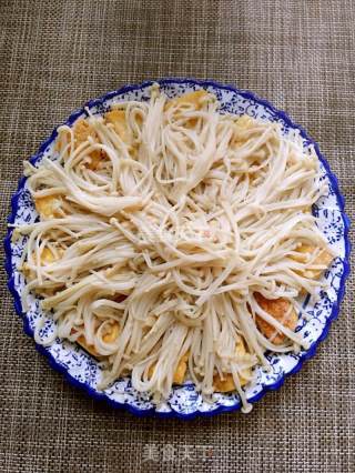 蒜蓉豆腐蒸金针菇　的做法步骤：7
