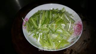 韭黄肉丝（简版）的做法步骤：1