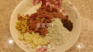 韭黄肉丝（简版）的做法步骤：2