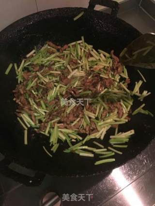 韭黄肉丝（简版）的做法步骤：4