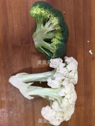 青梗爱上西蓝花的做法步骤：1