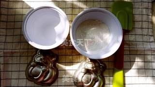 小浣熊冰皮月饼的做法步骤：1