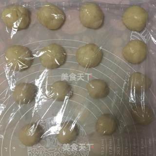 酥皮豆沙花饼的做法步骤：4