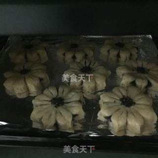 酥皮豆沙花饼的做法步骤：24