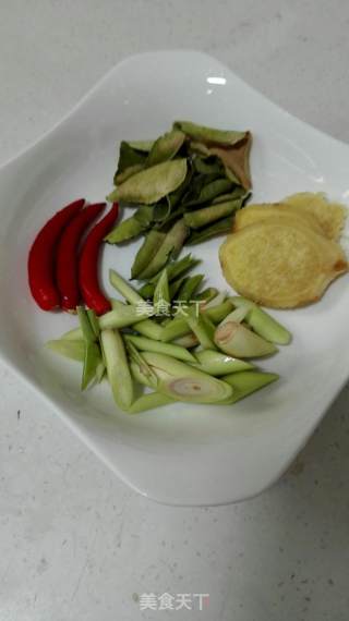 冬阴功汤的做法步骤：4