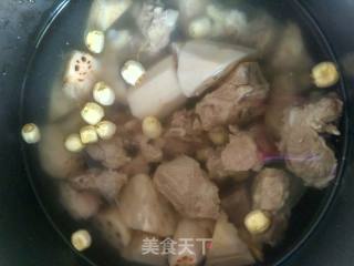 龙骨莲子莲藕汤的做法步骤：4