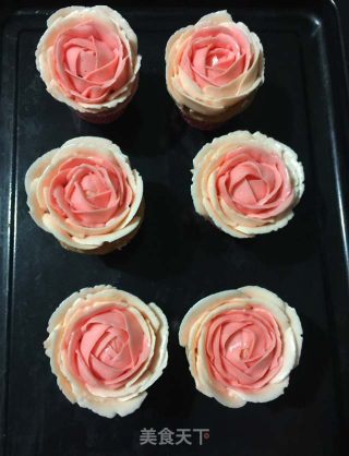 花束裱花杯子蛋糕的做法步骤：11