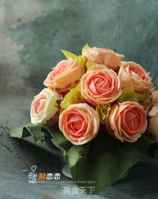 花束裱花杯子蛋糕的做法步骤：12