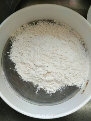 家庭烤箱～戚风蛋糕（百香果味）的做法步骤：2
