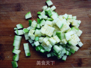 西葫芦鸡蛋疙瘩汤的做法步骤：1