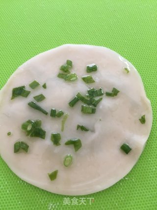 鸡蛋葱油饼（饺子皮版）的做法步骤：3