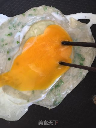 鸡蛋葱油饼（饺子皮版）的做法步骤：7