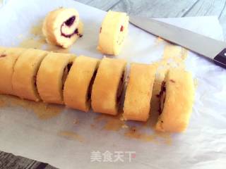 胡萝卜蓝莓蛋卷的做法步骤：15