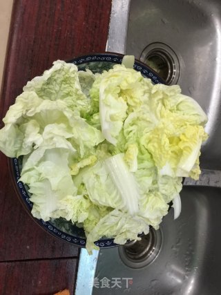 白菜粉丝煲的做法步骤：1