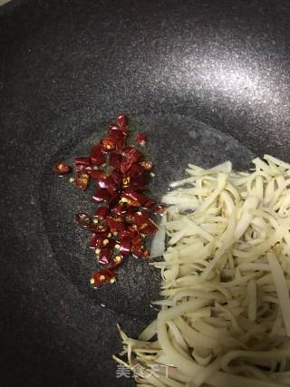 酸笋炒空菜梗的做法步骤：5